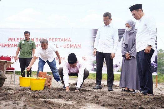 Lakukan Peletakan Batu Pertama Masjid Al-Usman, Gubri: Semoga Bermanfaat Bagi Umat Muslim